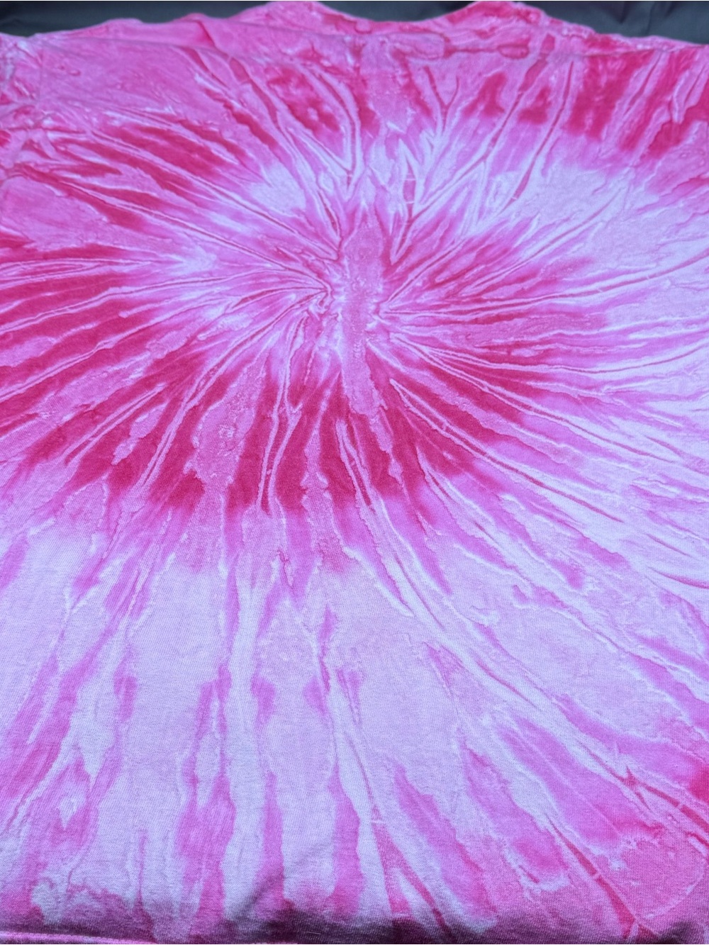 Gildan Pink Heavy Cotton Tee Label Close-Up